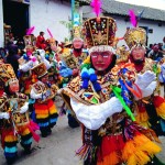 Parade mit Masken