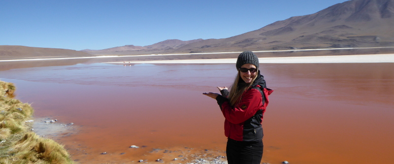 Bolivien-Expertin Christina Hillmair an der Laguna Colorada.