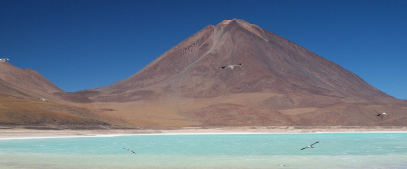 Die Laguna Verde in der Salzwüste Uyuni.