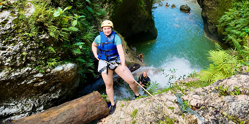 Canyoning mit Länderexpertin Anastasia Taran in der Dominikanischen Republik