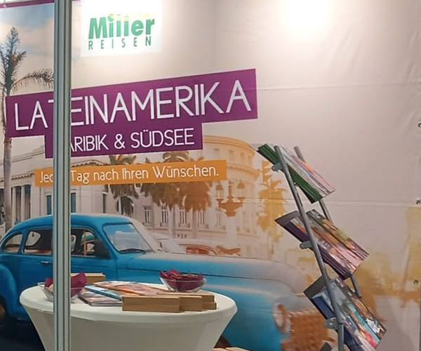 Teil des Miller Reisen Stands auf der Reisemesse in Dresden