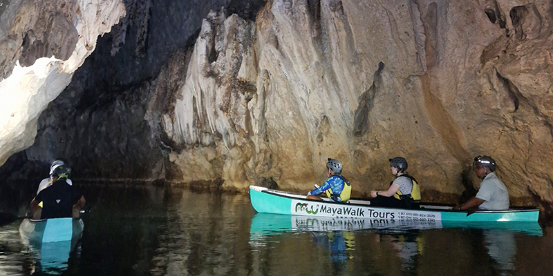 Kajaktour-Barton-Creek-Cave